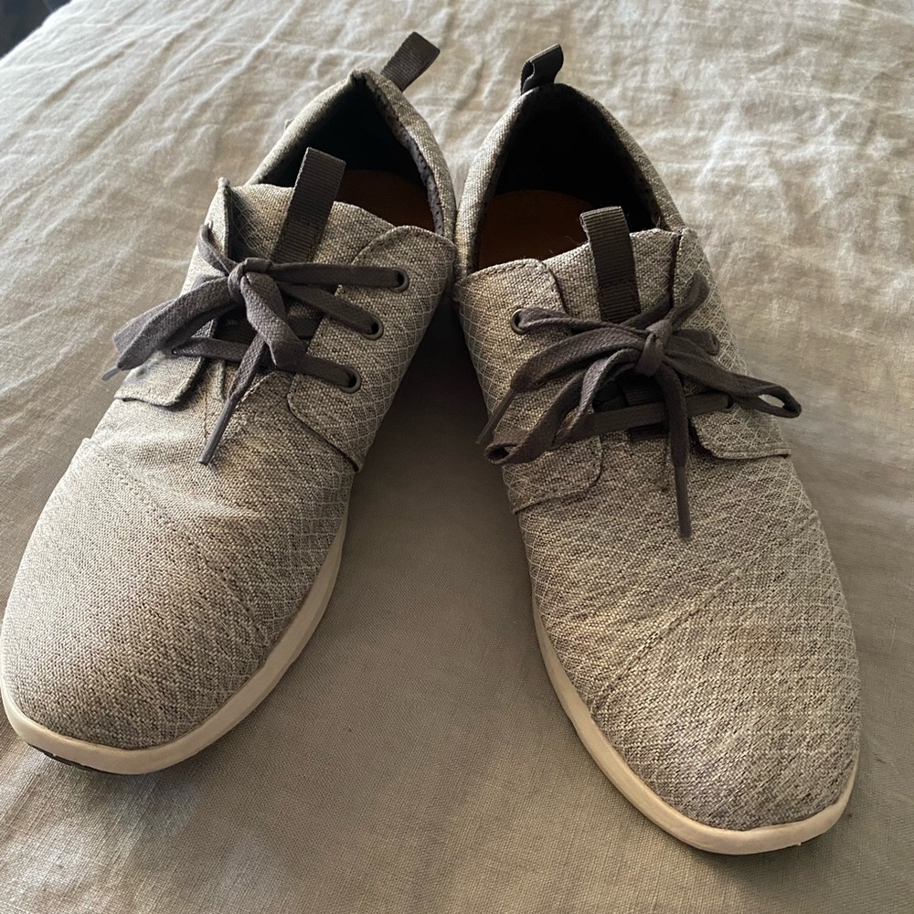 Tom’s casual sneakers. EUC - only worn once. Women’s size 9